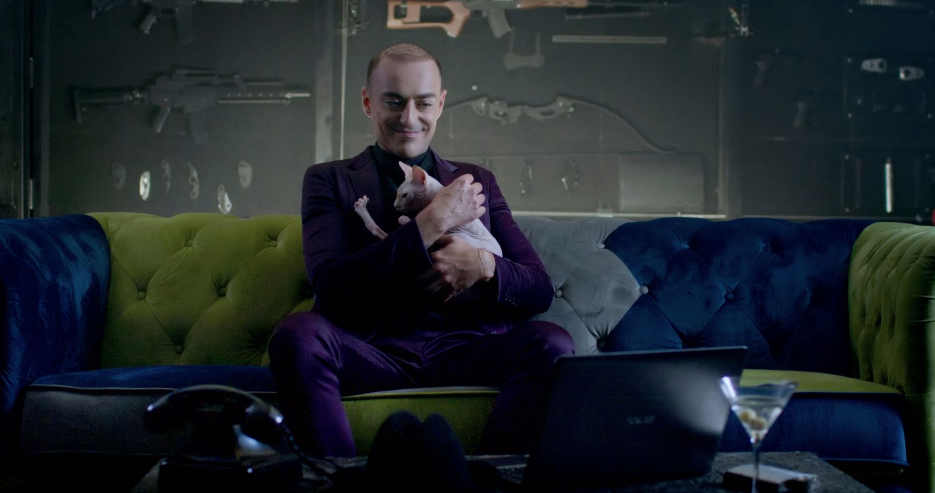 COSMOTE_TV_Κακές_Ιδέες_4.jpg
