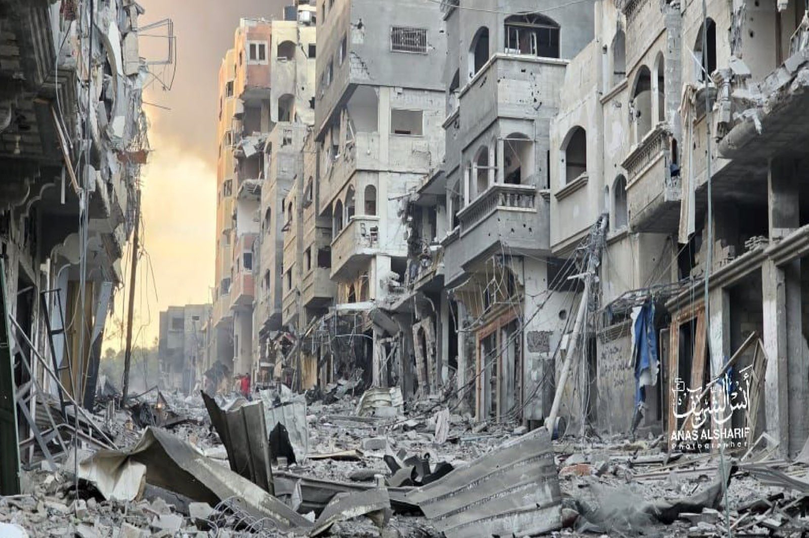 F8P3MiZbwAAFlA0.jpg