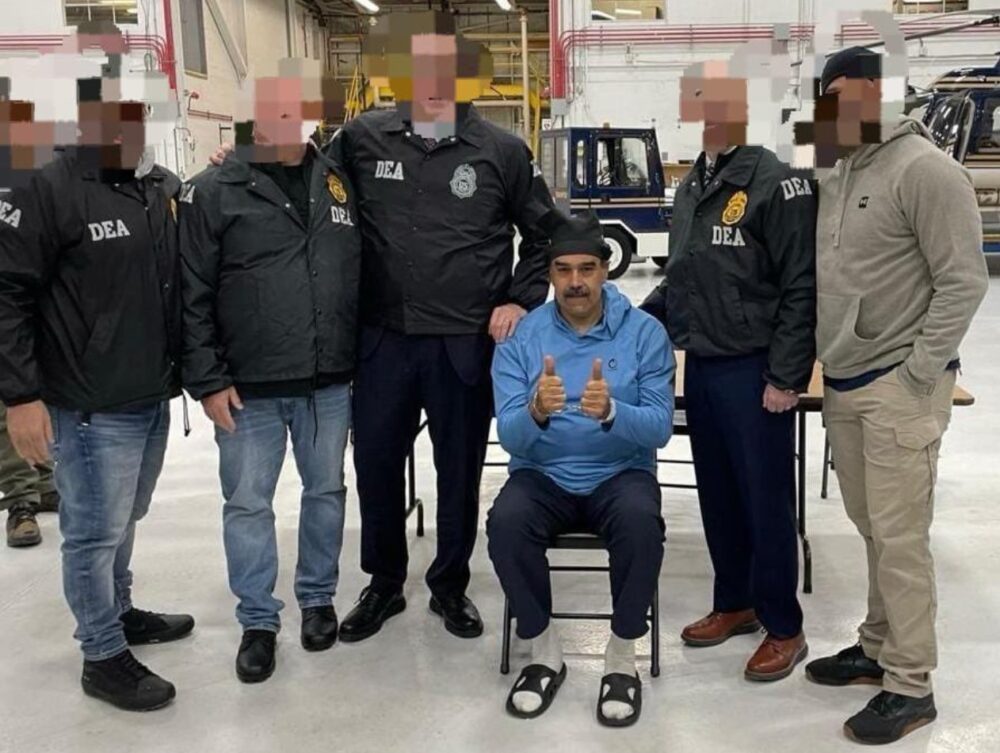 Nicolas_Maduro_posing_with_DEA_Agents_following_his_Capture_by_the_United_States-1000x753.jpeg