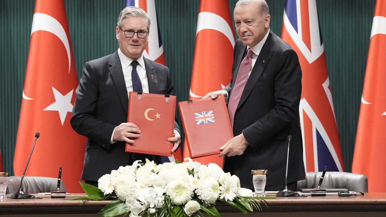 starmer_erdogan_ap25300595746504.jpg