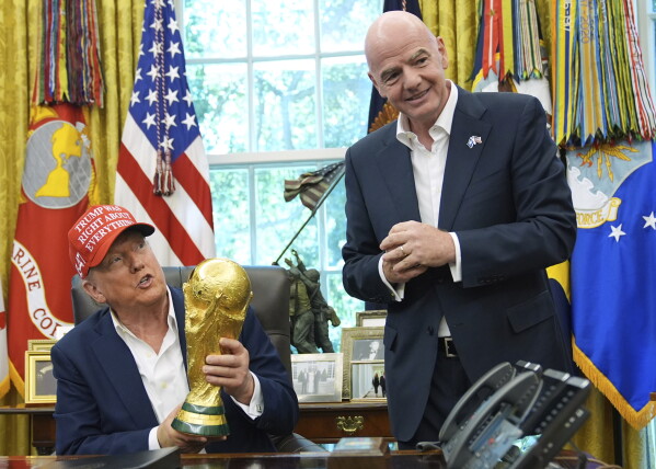 trump_infantino.jpg