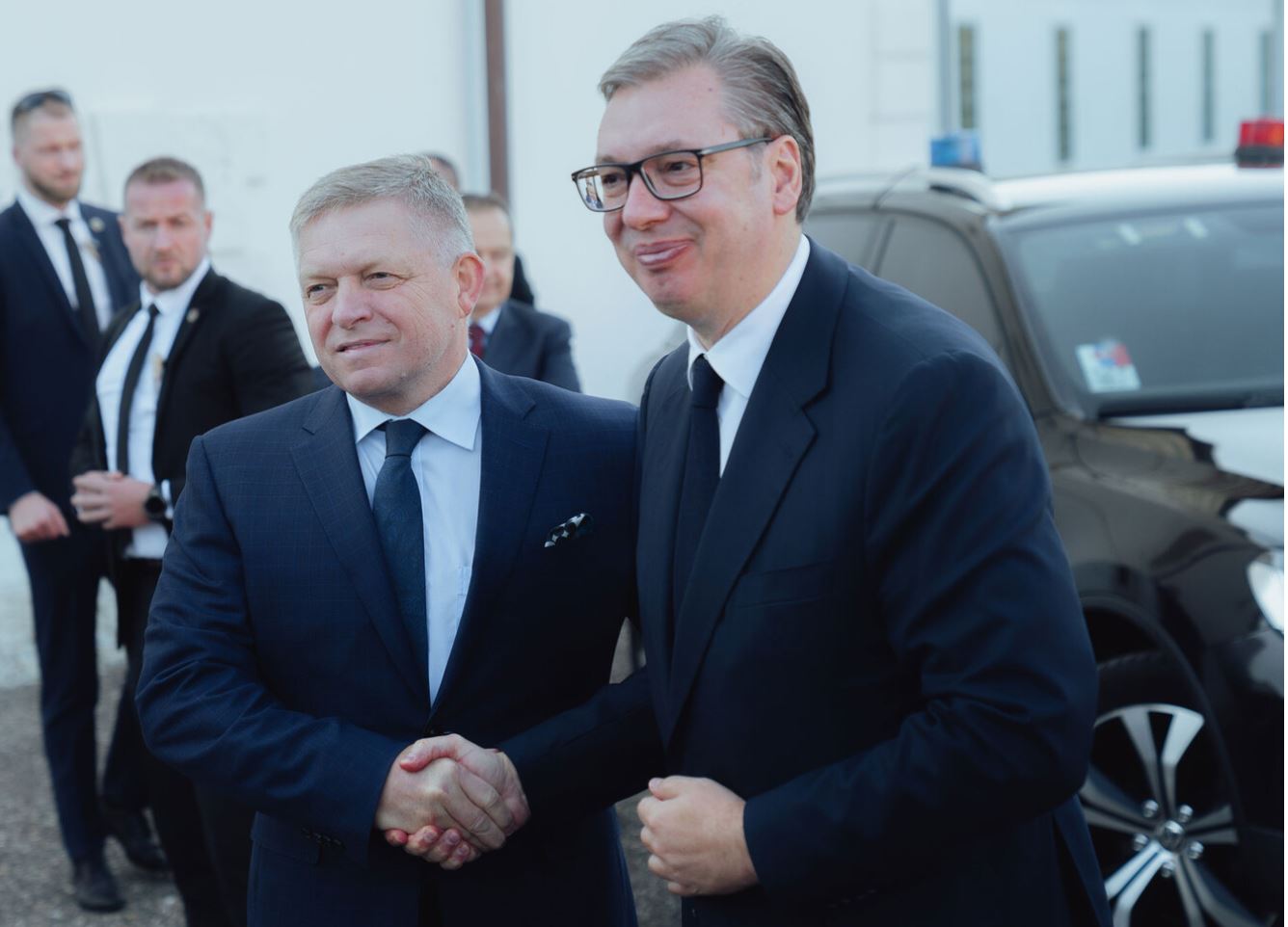 vucic_fico_b.JPG
