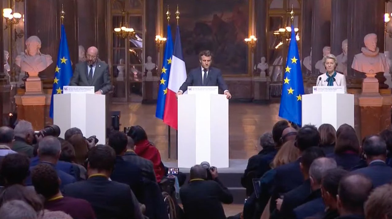 macron_1.jpg