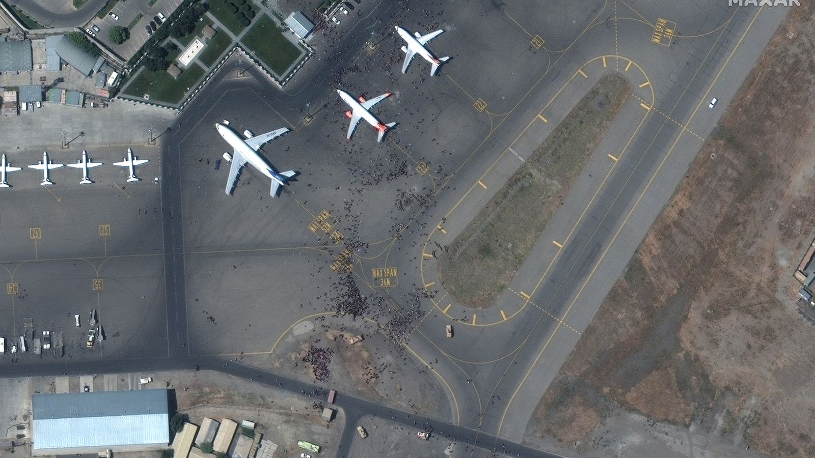 skynews-kabul-airport-afghanistan_5481156.jpg