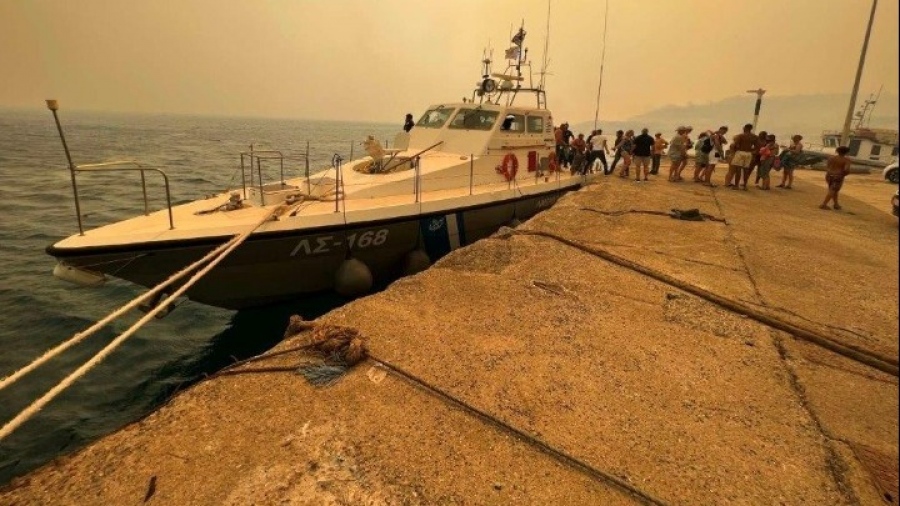 Καταστροφική πυρκαγιά στη Ρόδο: Πάνω από 1.000 άτομα απεγκλωβίστηκαν από το Κιοτάρι